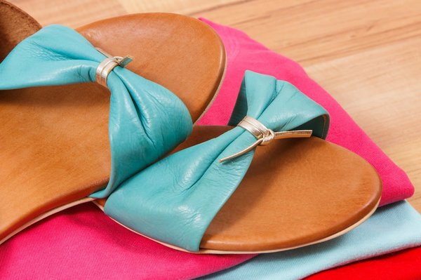 Comment choisir des sandales qui allient confort et élégance pour une promenade estivale en ville?